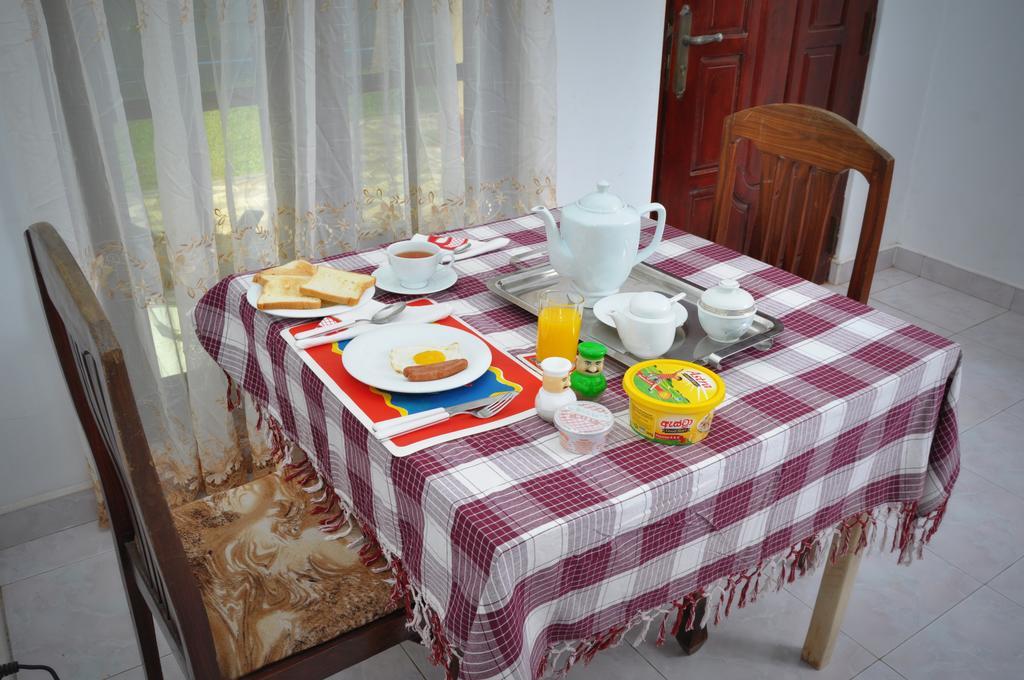 Tms Beach House Негомбо Екстер'єр фото