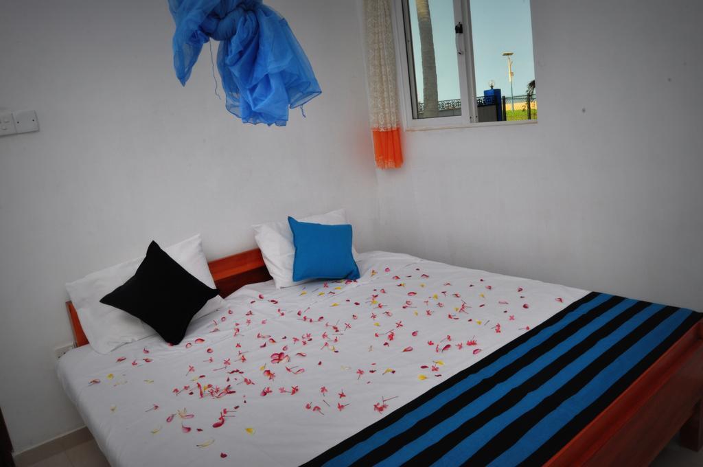 Tms Beach House Негомбо Екстер'єр фото
