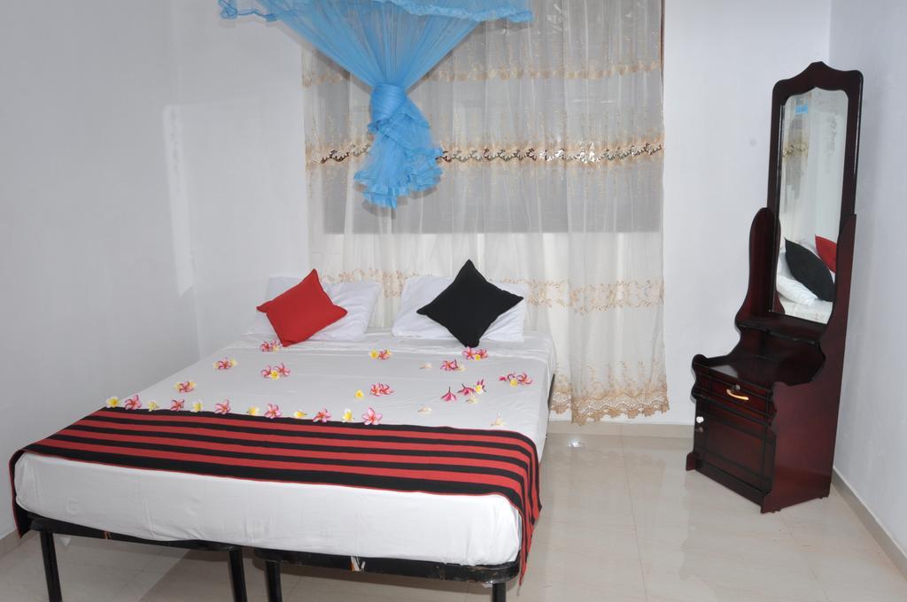 Tms Beach House Негомбо Екстер'єр фото