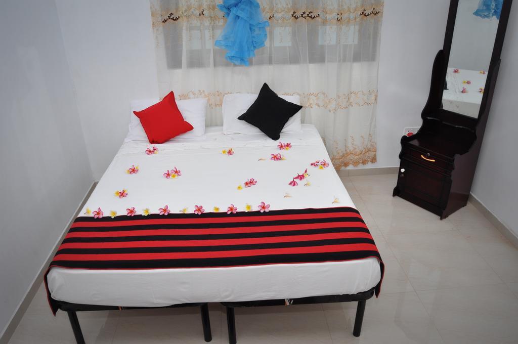 Tms Beach House Негомбо Екстер'єр фото